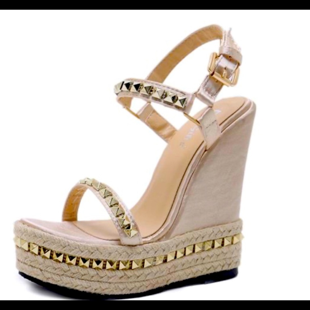 VALENTINO INSPIRE WEDGES ❗️❗️💕💕💕💕